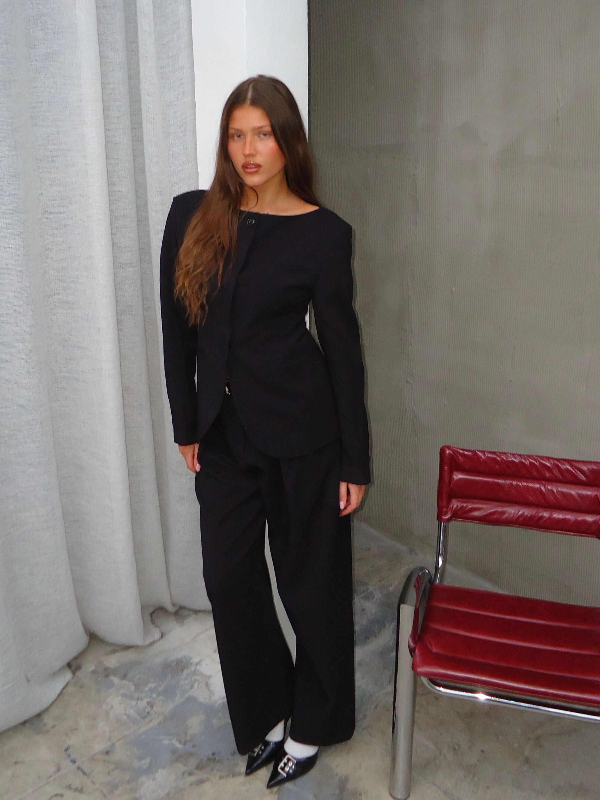 Boatneck Tailored Fitted Vest Black