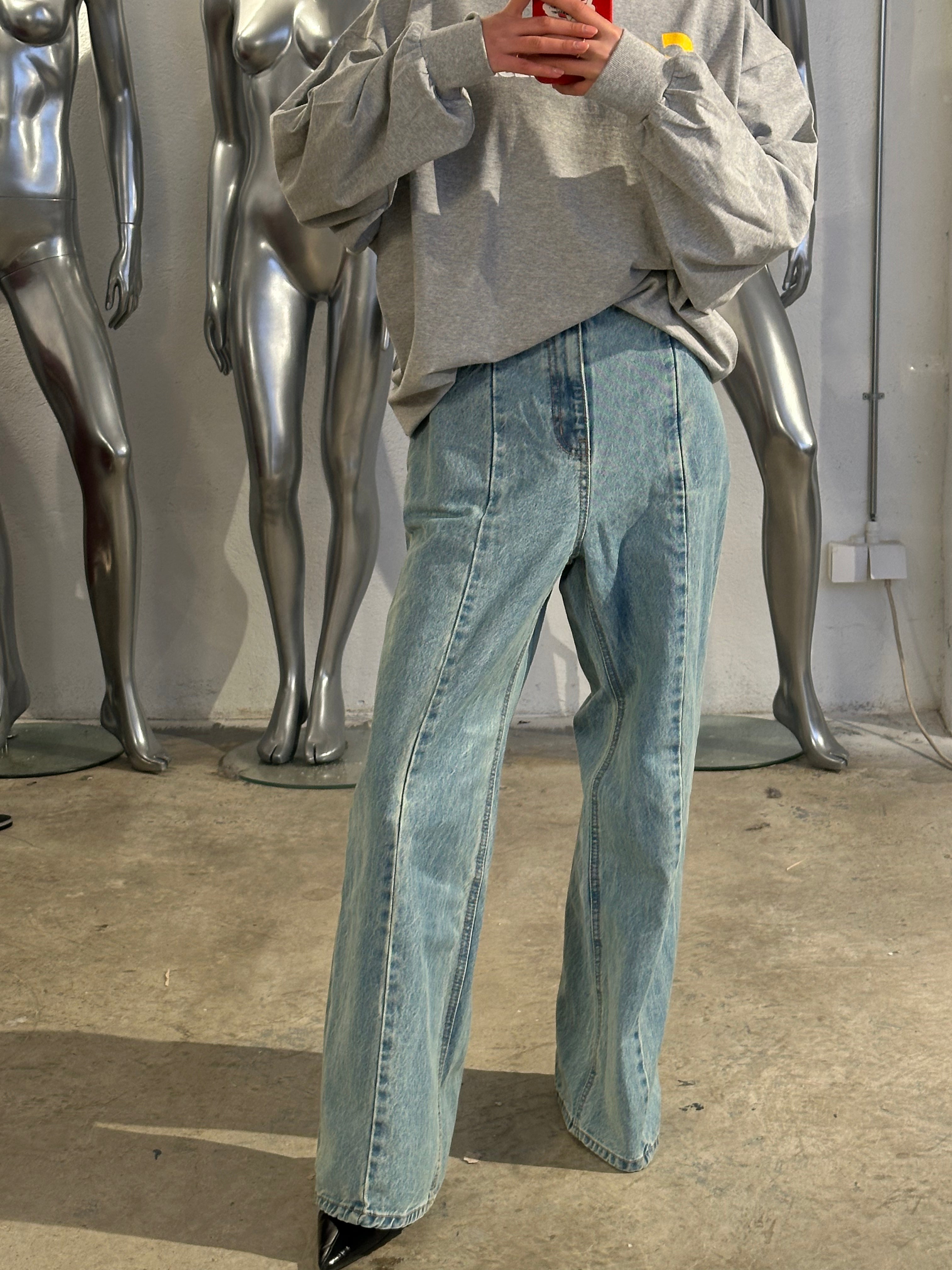 Jeans mit ausgestellten Nähten, hellblau