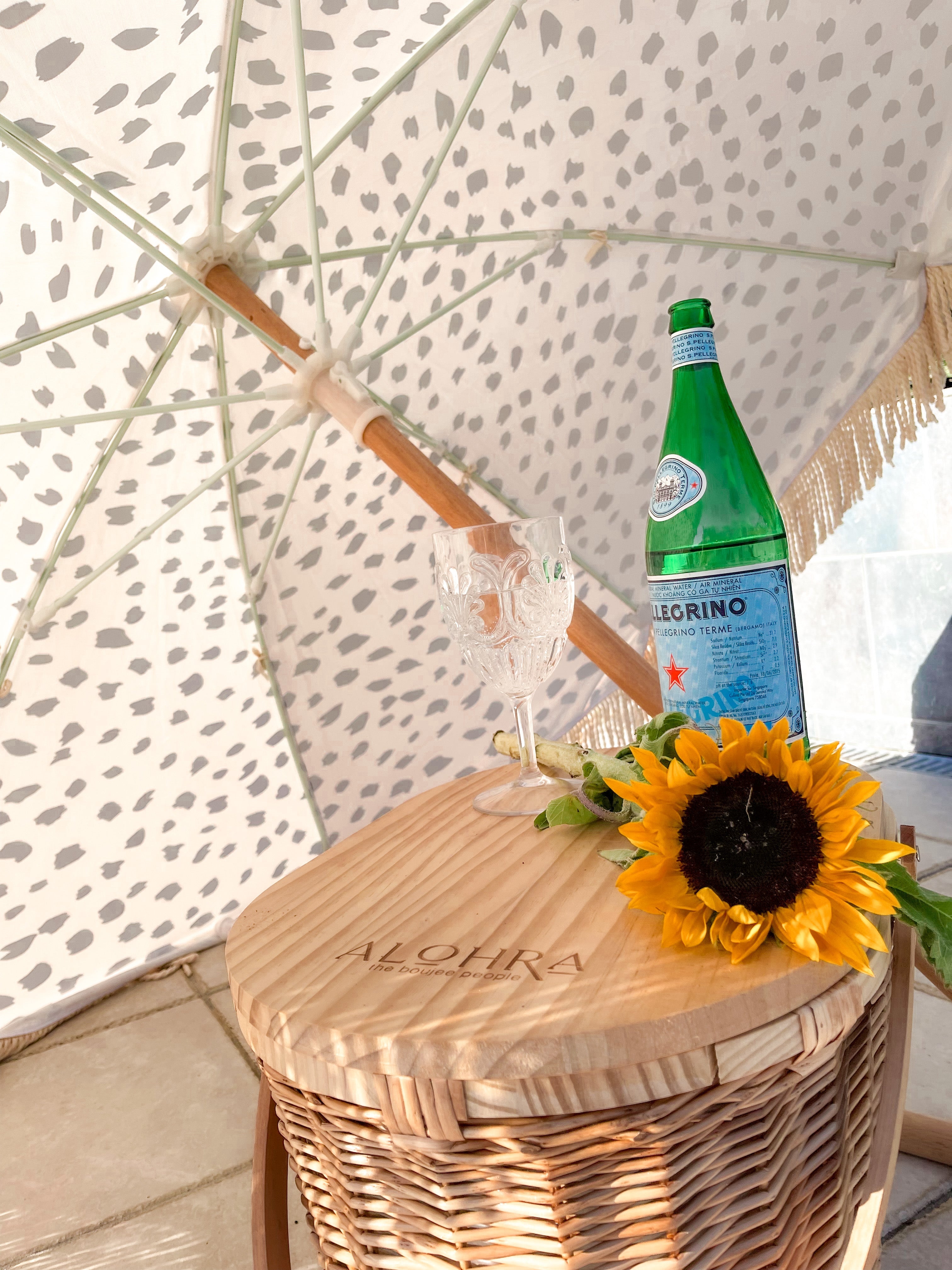 Hand Made Deluxe Oval Picnic Basket With Bonus 15pce Utensil Kit