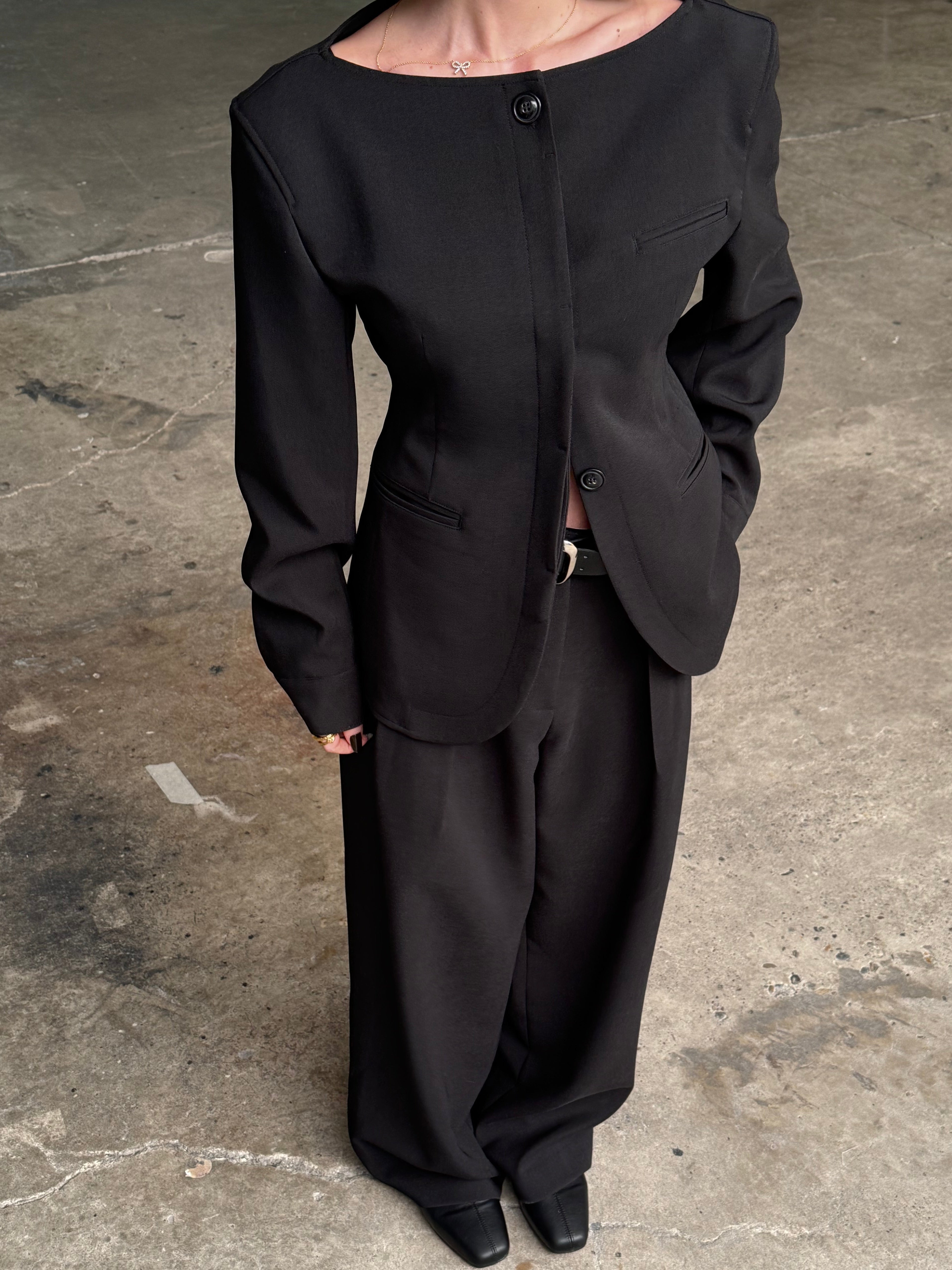 Boatneck Tailored Fitted Vest Black