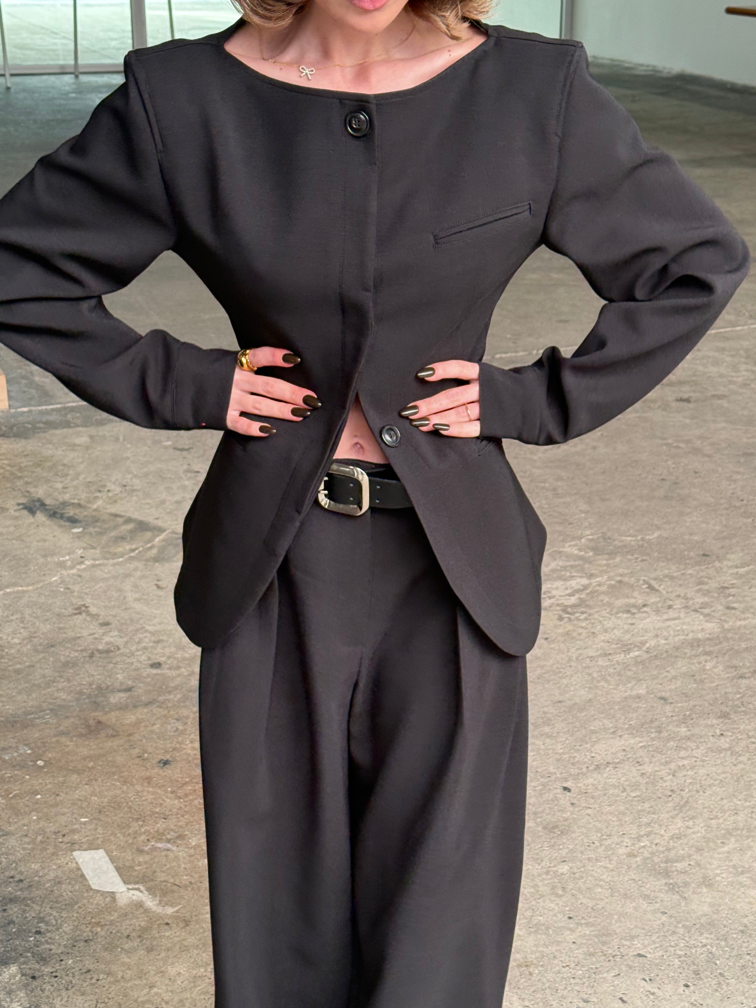 Boatneck Tailored Fitted Vest Black