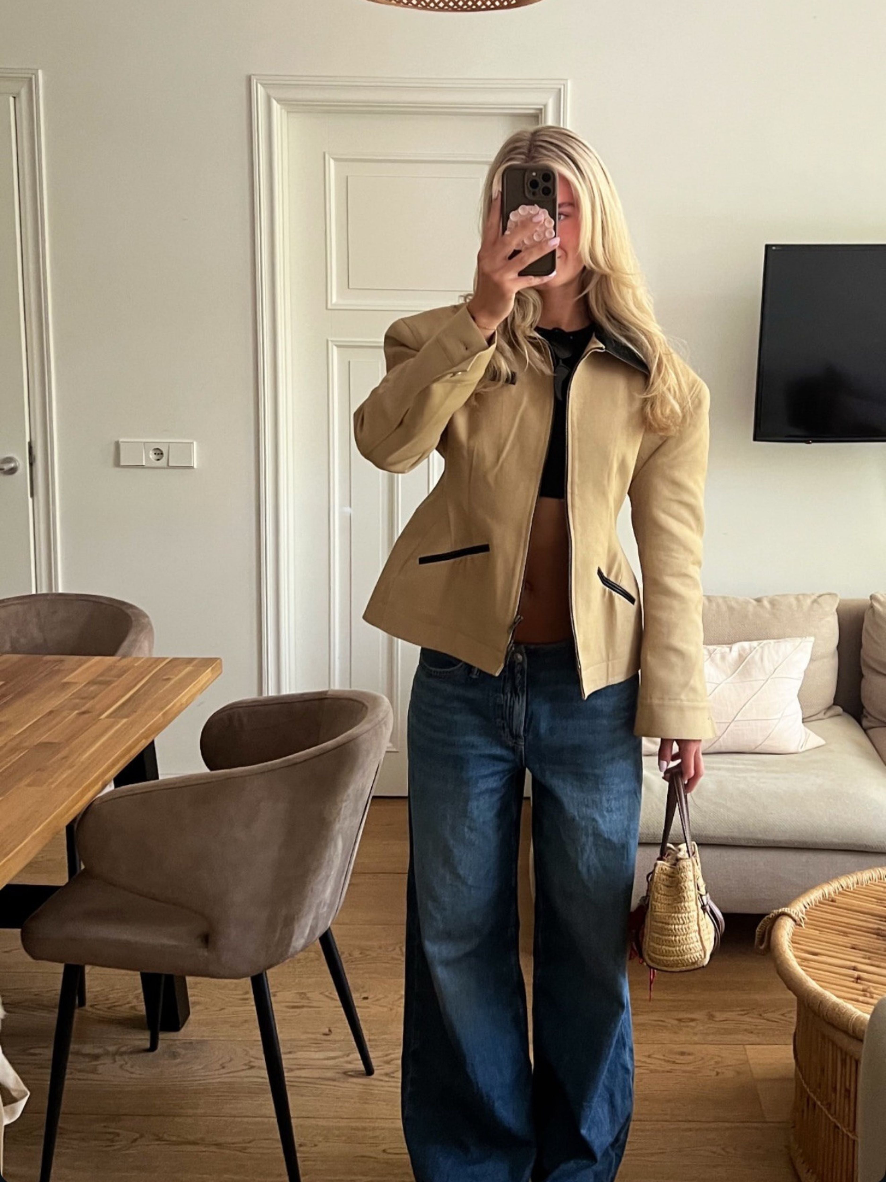 Contrast Collar Cinched Vest Camel