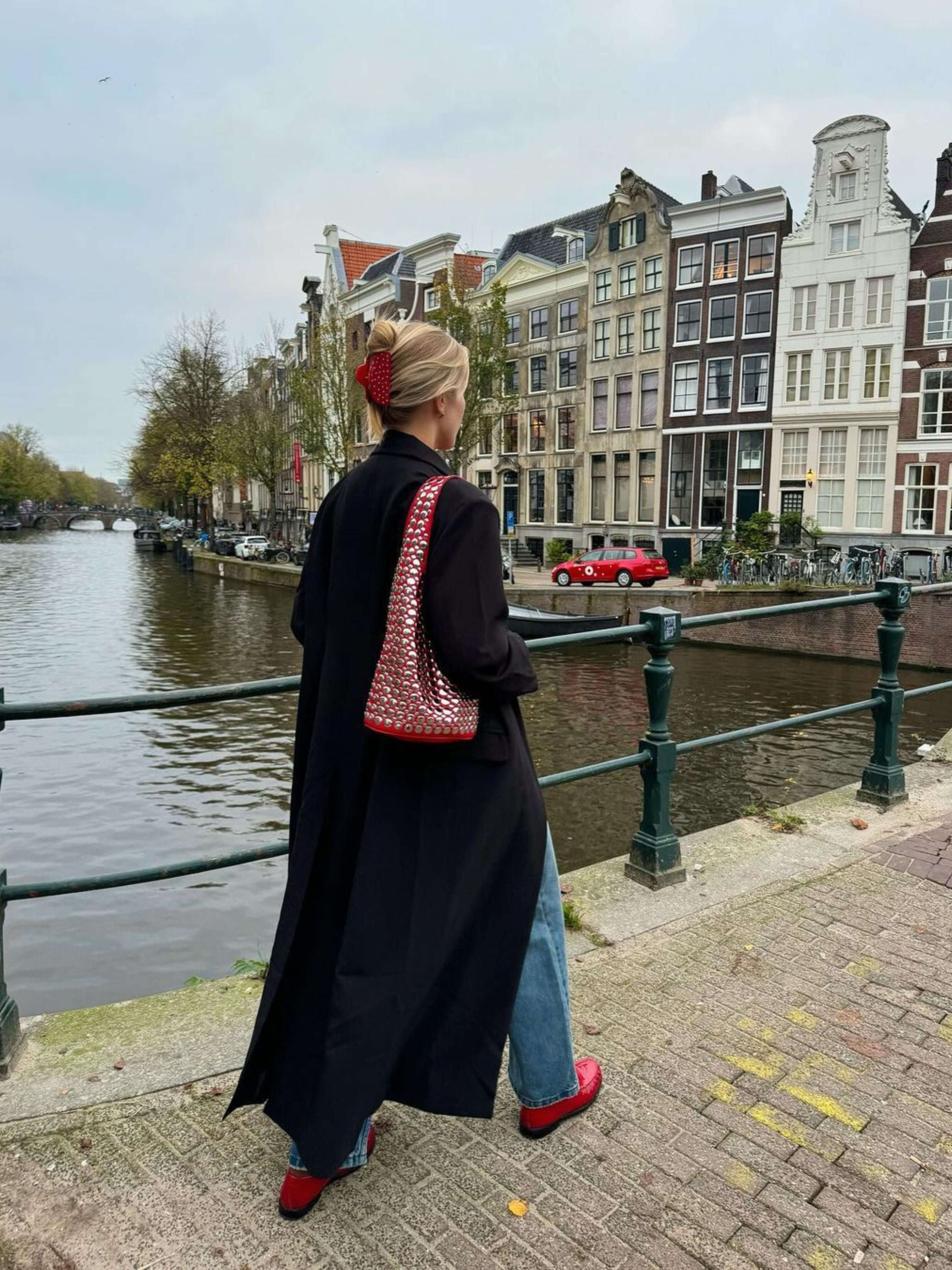 Übergroßer, plissierter, leichter langer Mantel, schwarz