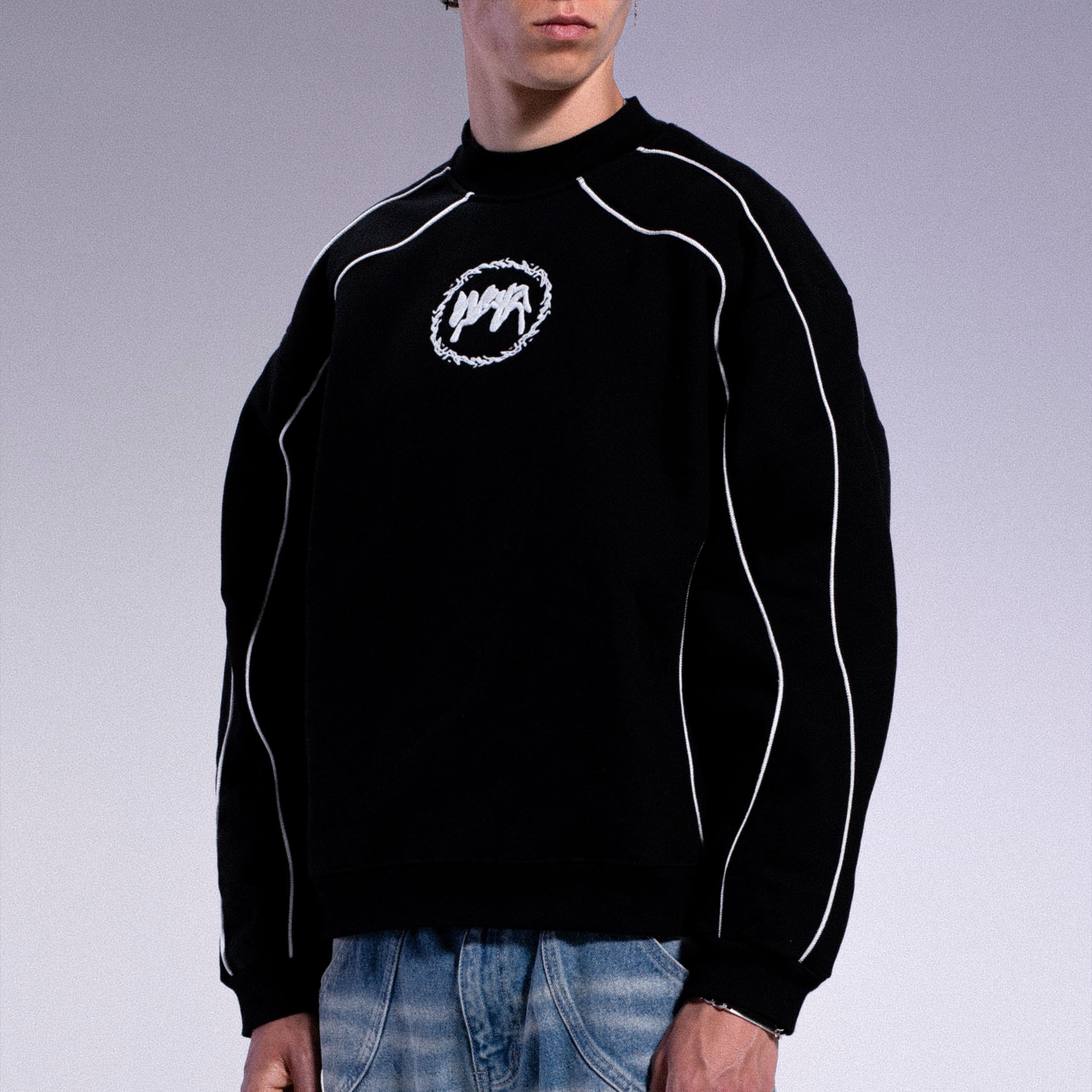 BLACK SOFT CREWNECK