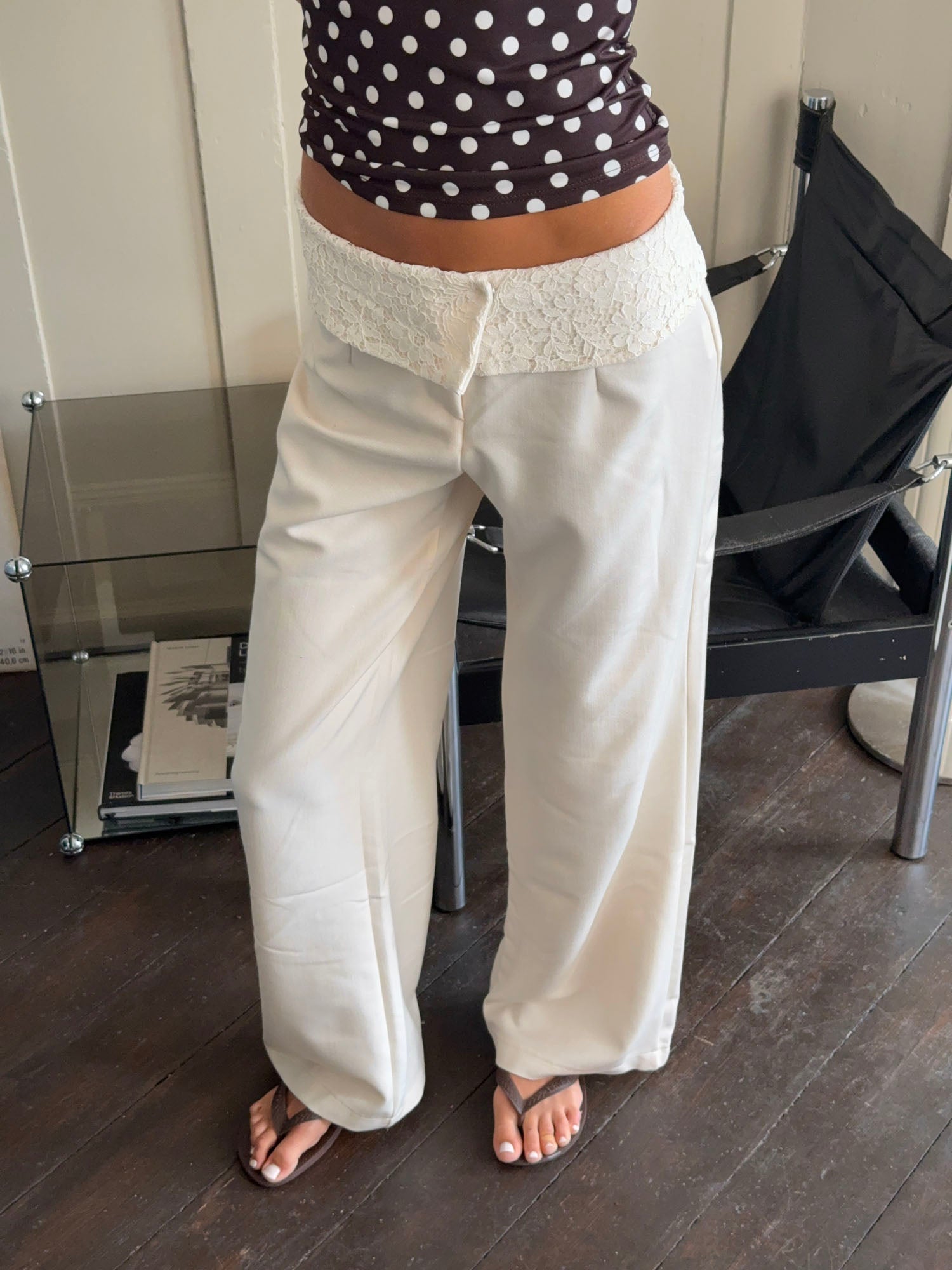 Calsia suit trousers with lace trim – Off white