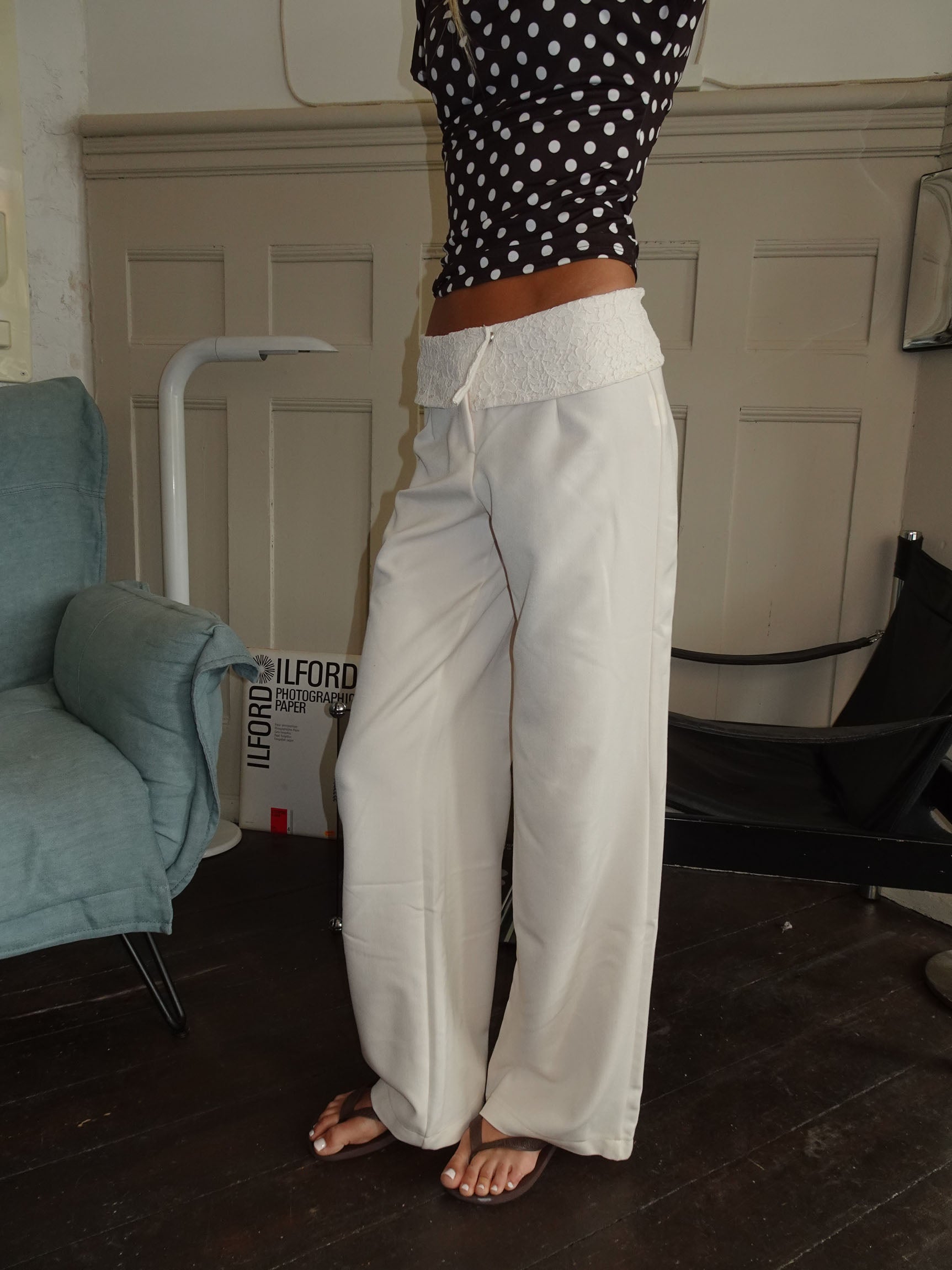 Calsia suit trousers with lace trim – Off white