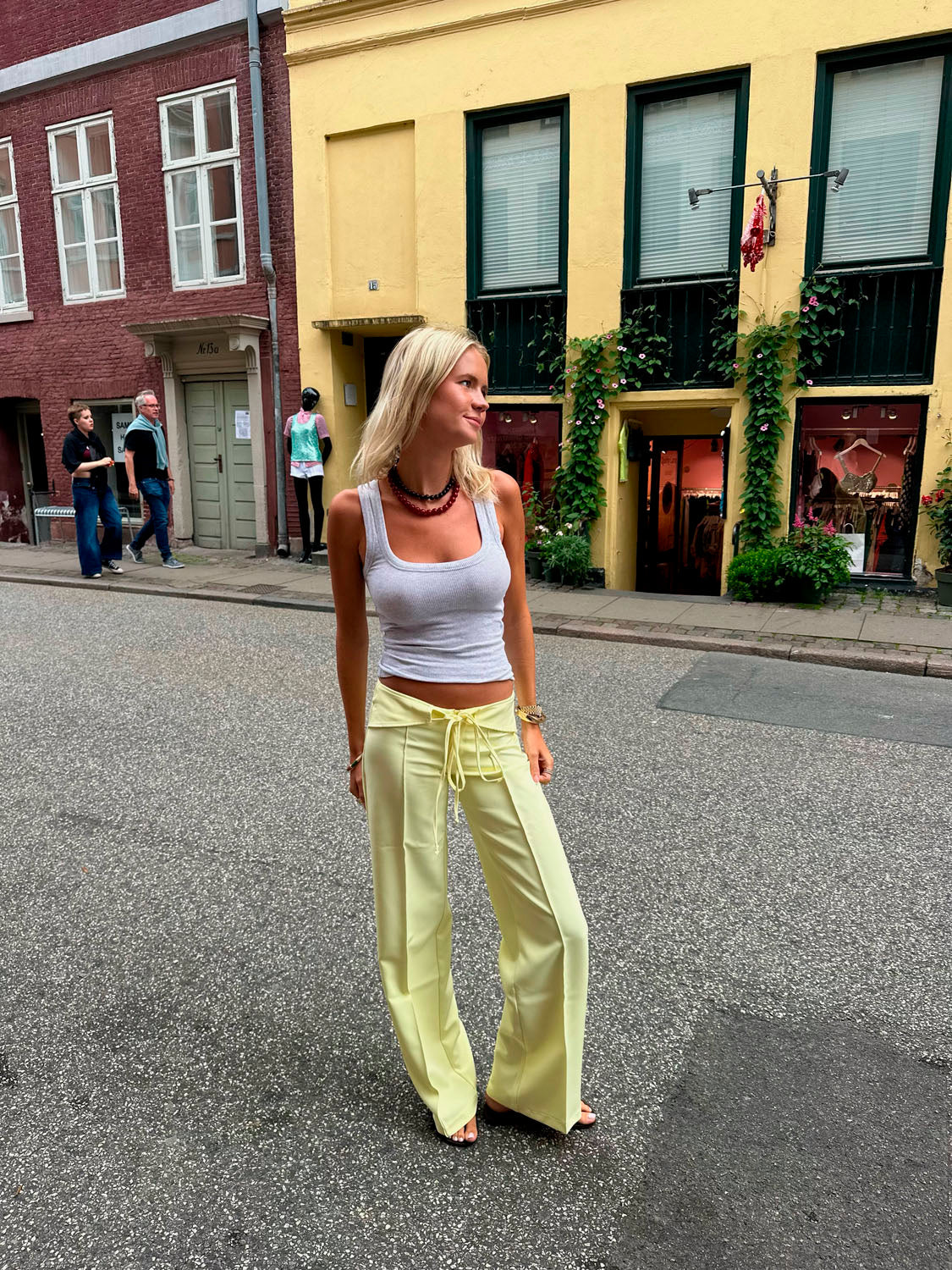 Nula suit trousers with tie belt – Yellow