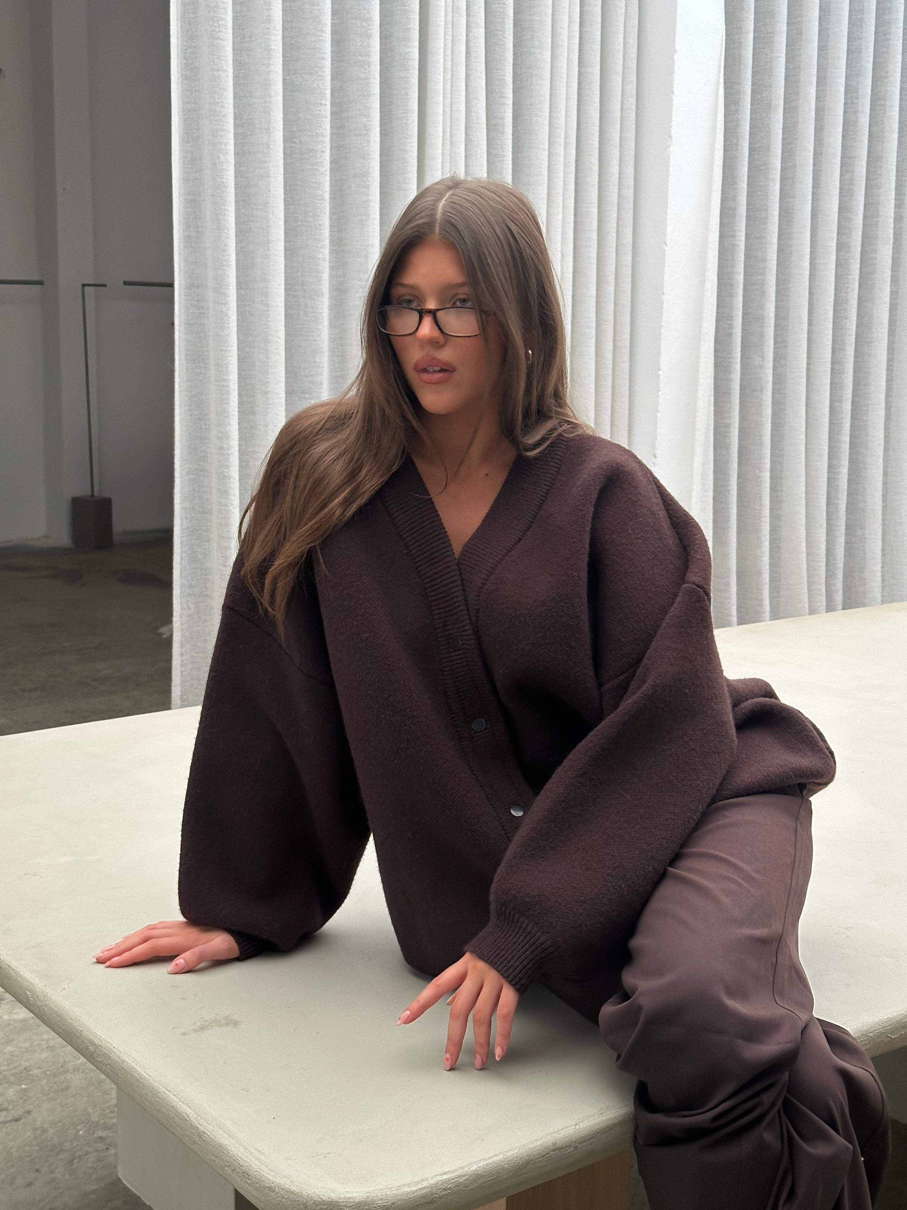 Oversize-Strickjacke mit Druckknöpfen, Braun