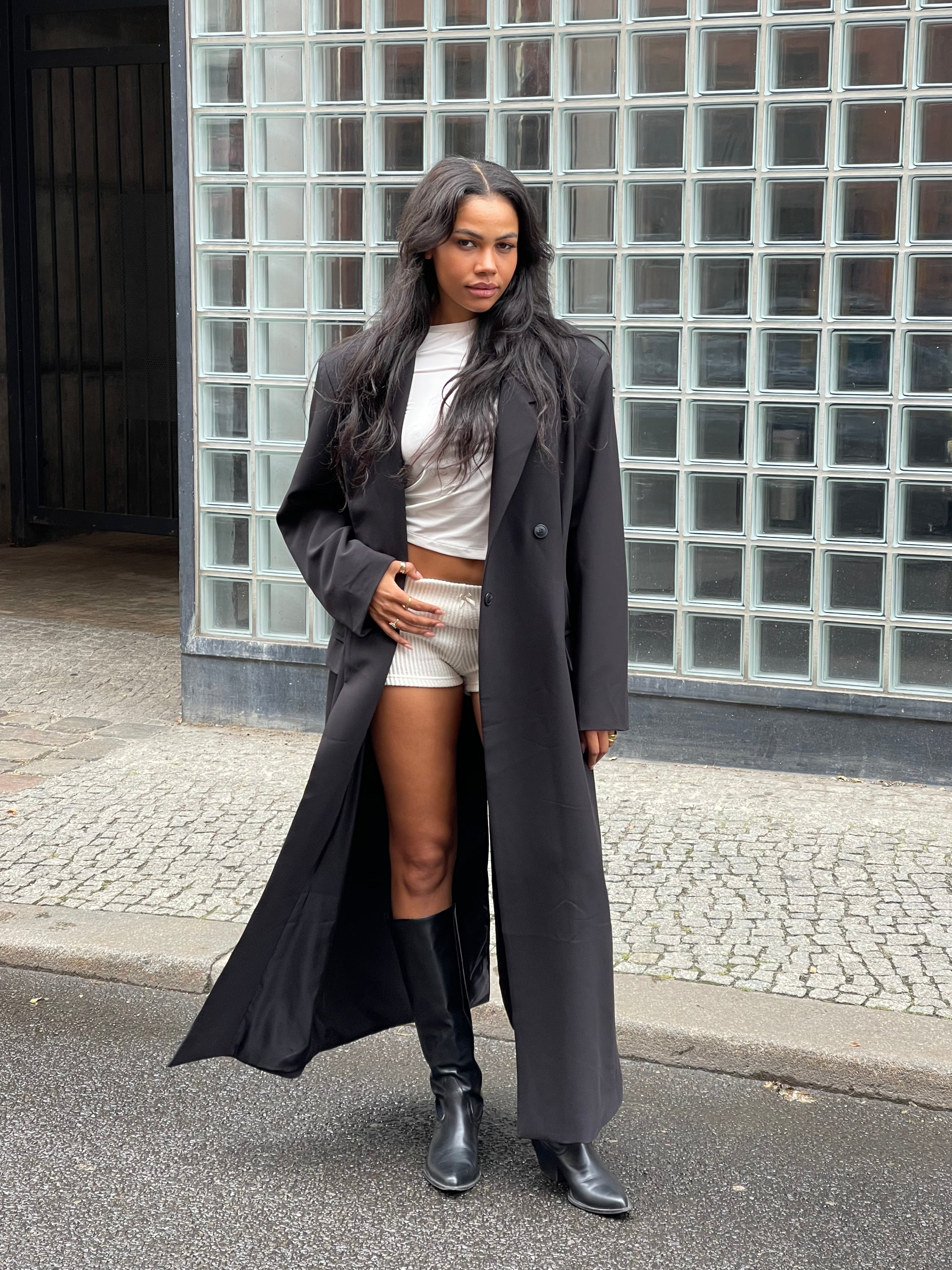 Übergroßer, plissierter, leichter langer Mantel, schwarz