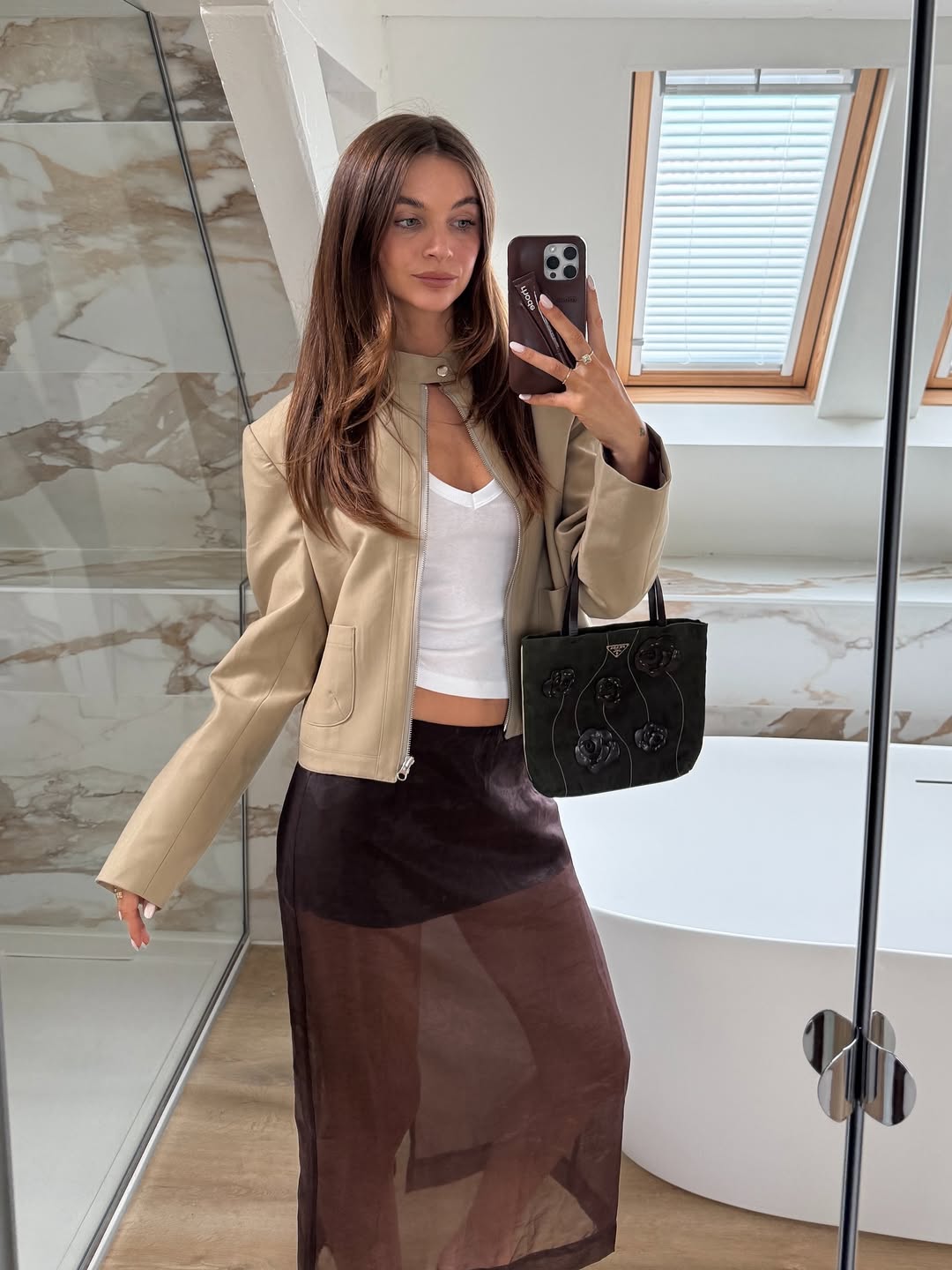 Gepolsterte Jacke mit Stehkragen und Riemendetails, hellbraun