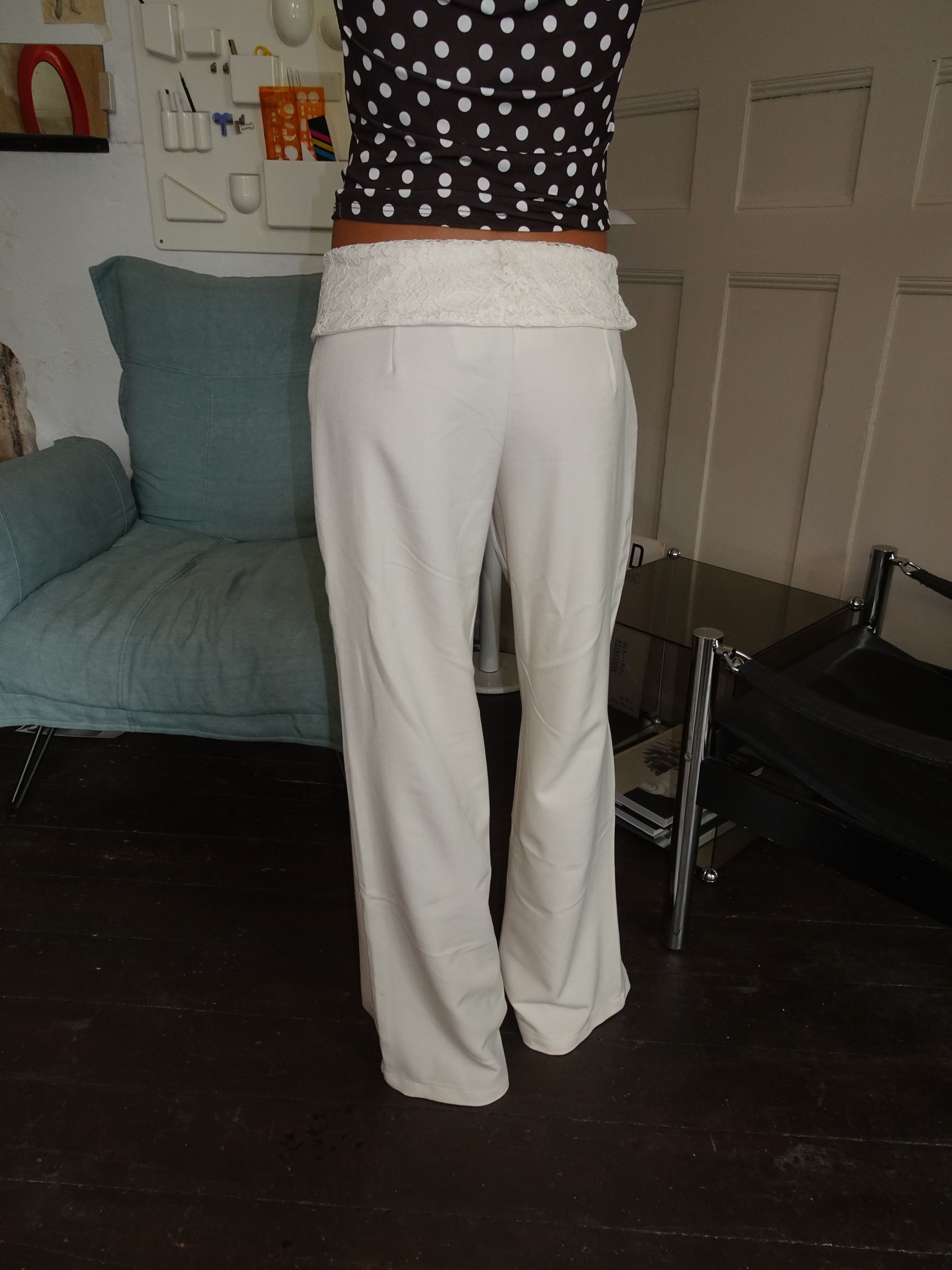 Calsia suit trousers with lace trim – Off white